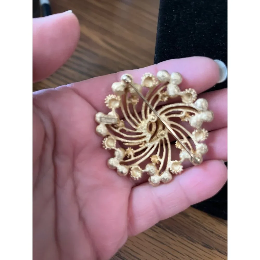 Crown Trifari gold tone and green emerald rhinestone brooch vintage